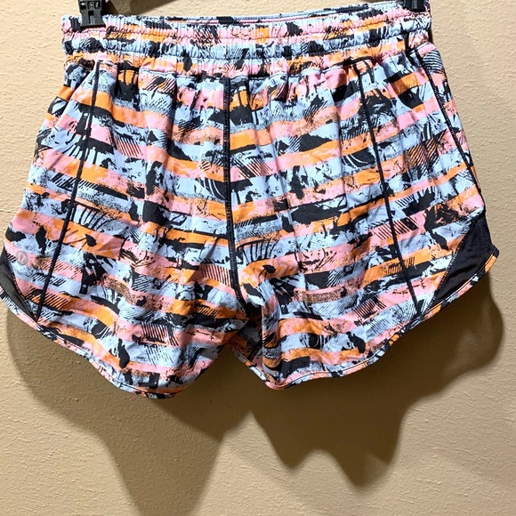 🛍 Lululemon Hotty Hot Shorts - Picture 9 of 12